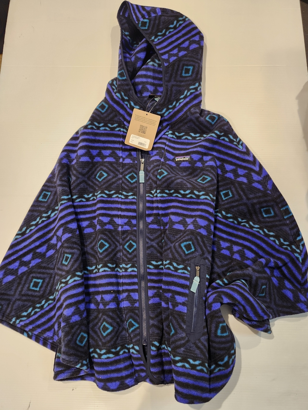 BNWT Womens' Patagonia Lightweight Synchilla Poncho, Size M/L